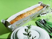Baguettekorb mit Oliven