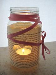 Windlicht aus Buchseiten