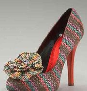 high heel mit haekelblume