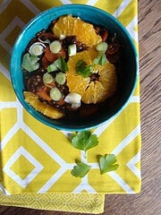 Belugalinsen-Eintopf mit Möhren, Lauch und Orangen