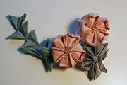 Ganz einfach Origami-Blüten aus Seide falten: Kanzashi
