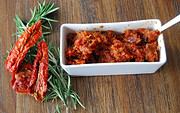 Fruchtig und herzhaft zugleich: Tomaten-Aprikosen-Pesto 