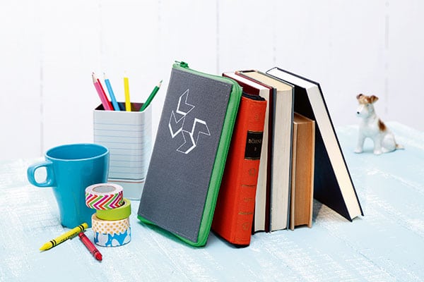 Cooles Upcycling! Eine Federtasche aus einem Bucheinband – Bild 2