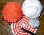Häkelblumen für löchrige Kinderhosen
