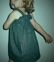 Ein einfaches Kleid ohne Schnittmuster für Mädchen und Frauen