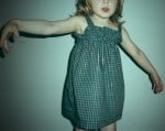 Ein einfaches Kleid ohne Schnittmuster für Mädchen und Frauen