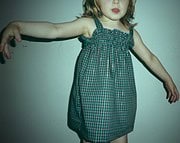 Ein einfaches Kleid ohne Schnittmuster für Mädchen und Frauen