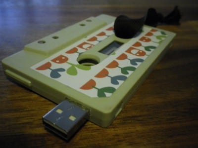 Ein USB Stick in eine alte Kassette einbauen