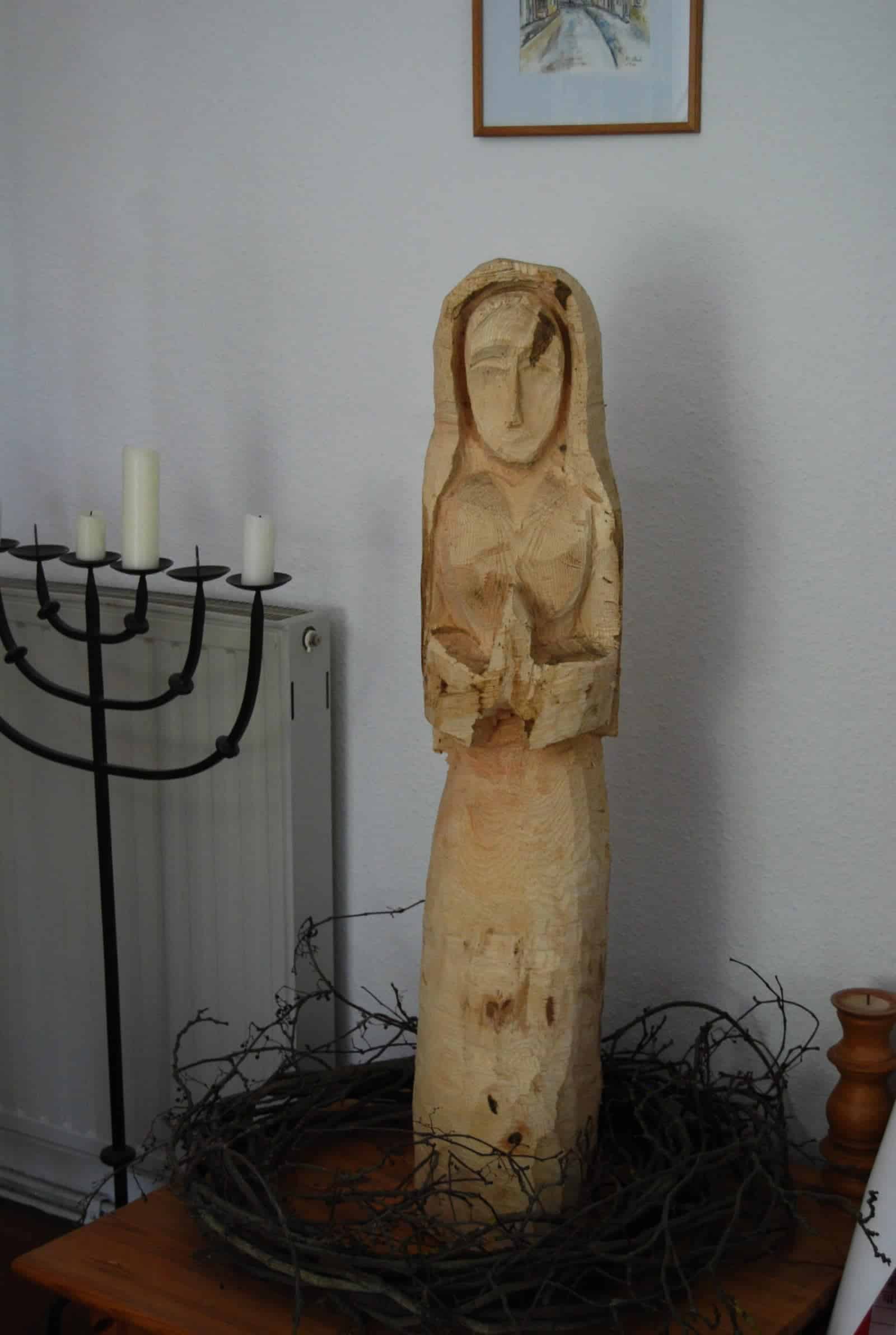 Schnitzen mit der Kettensäge als andere Form des Nachdenkens