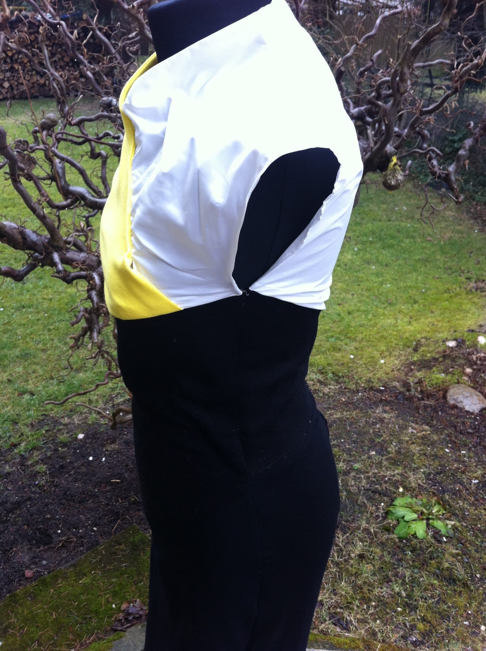colour matching kleid.