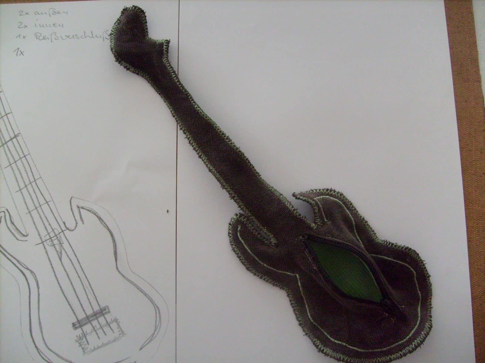 Taschen-oder Schlüsselanhänger Gitarre