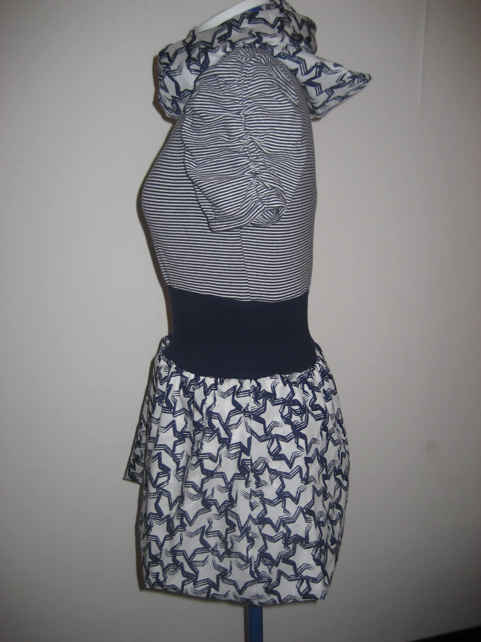 Sternenfahrt,süßes Kleid im Retrolook
