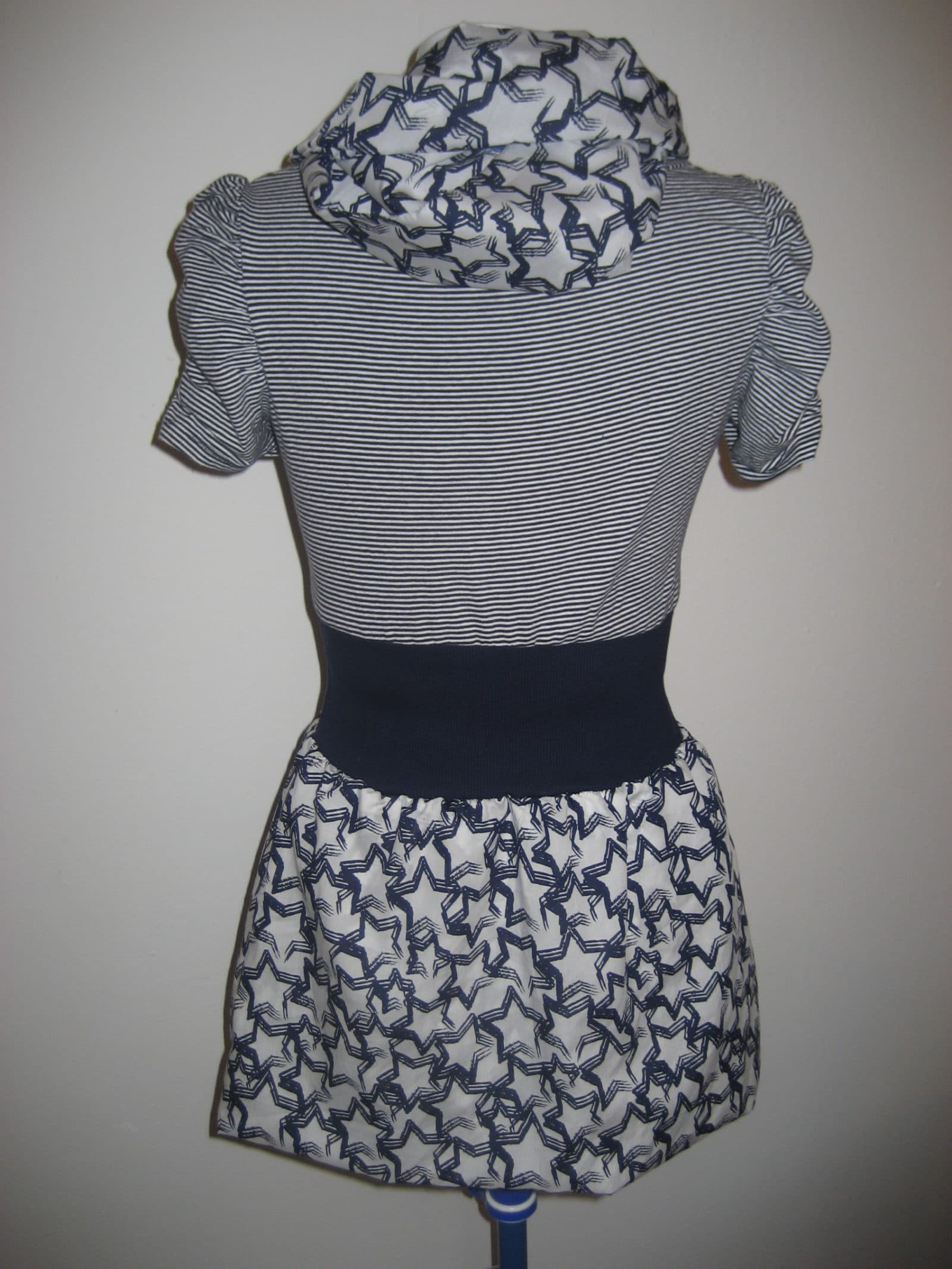 Sternenfahrt,süßes Kleid im Retrolook