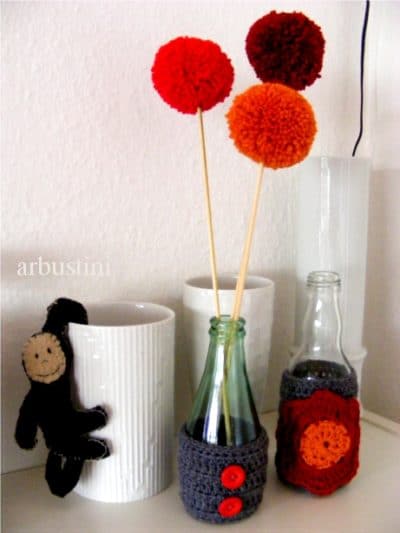 Häkel-Vasen mit Pomponblumen