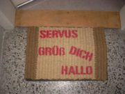 Türläufer „Servus, Grüß Dich, Hallo“