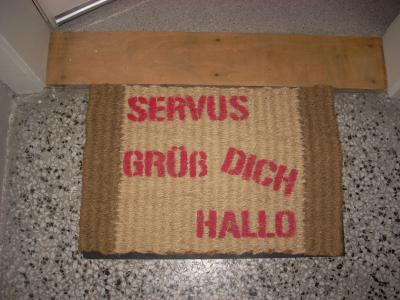 Türläufer "Servus, Grüß Dich, Hallo"