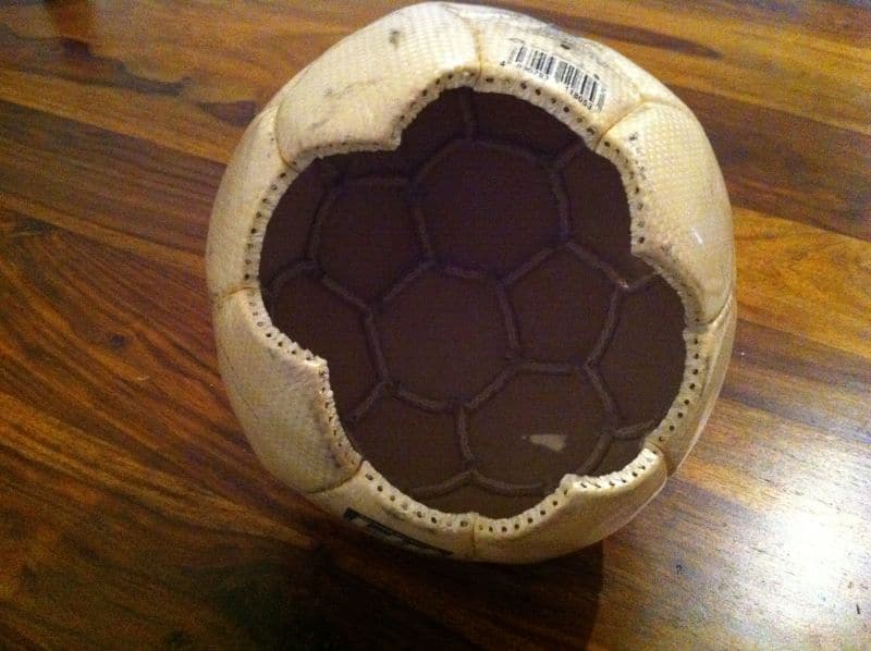 UPCYCLING-Fußball-Lampe