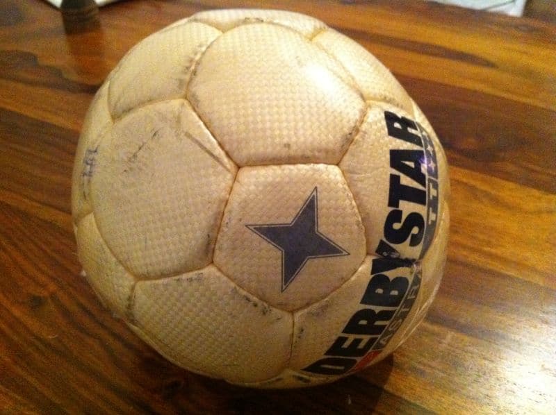UPCYCLING-Fußball-Lampe