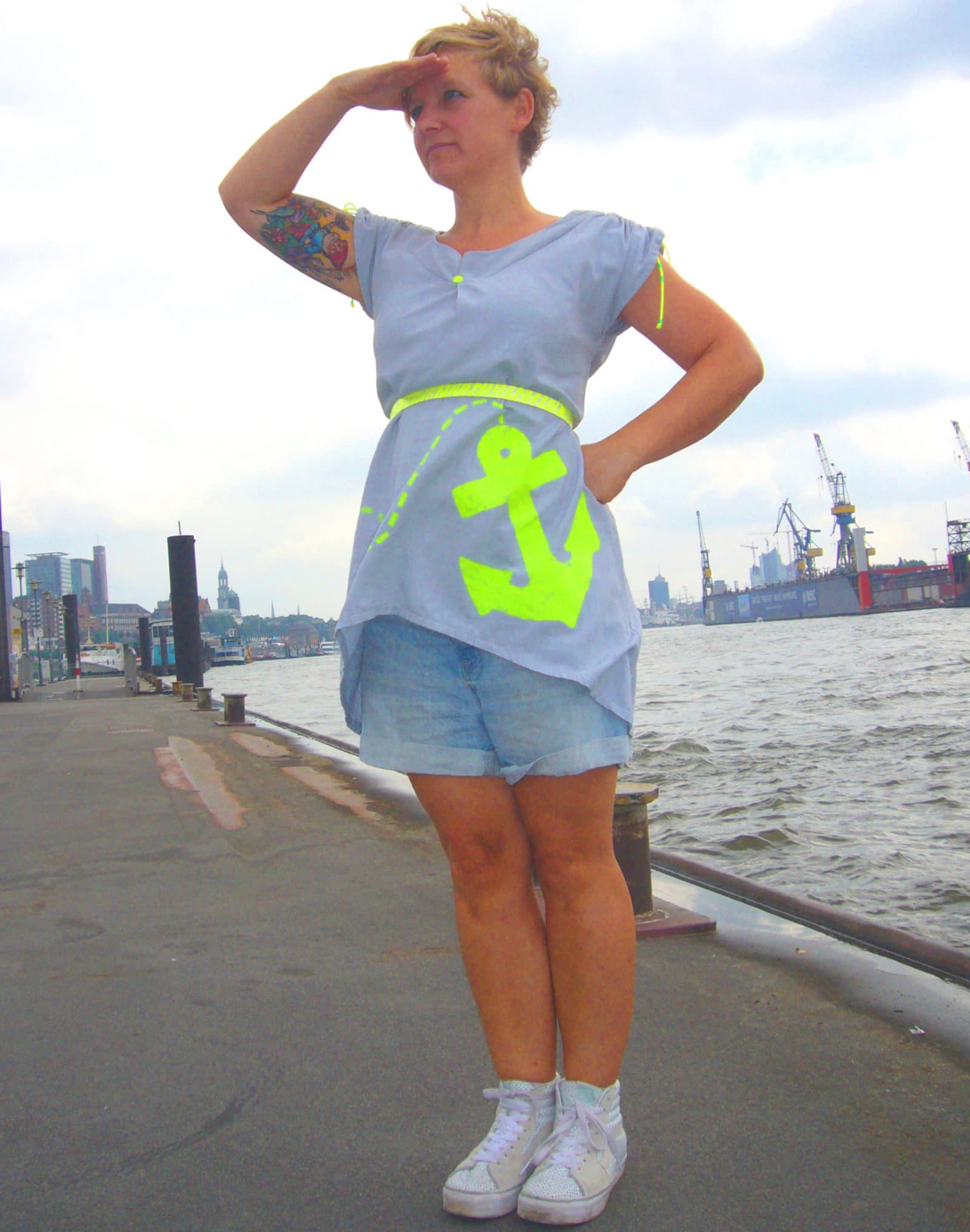 Singer Wettbewerb! -Gewinne eine Singer Nähmaschine- Kleid mit Neondruck