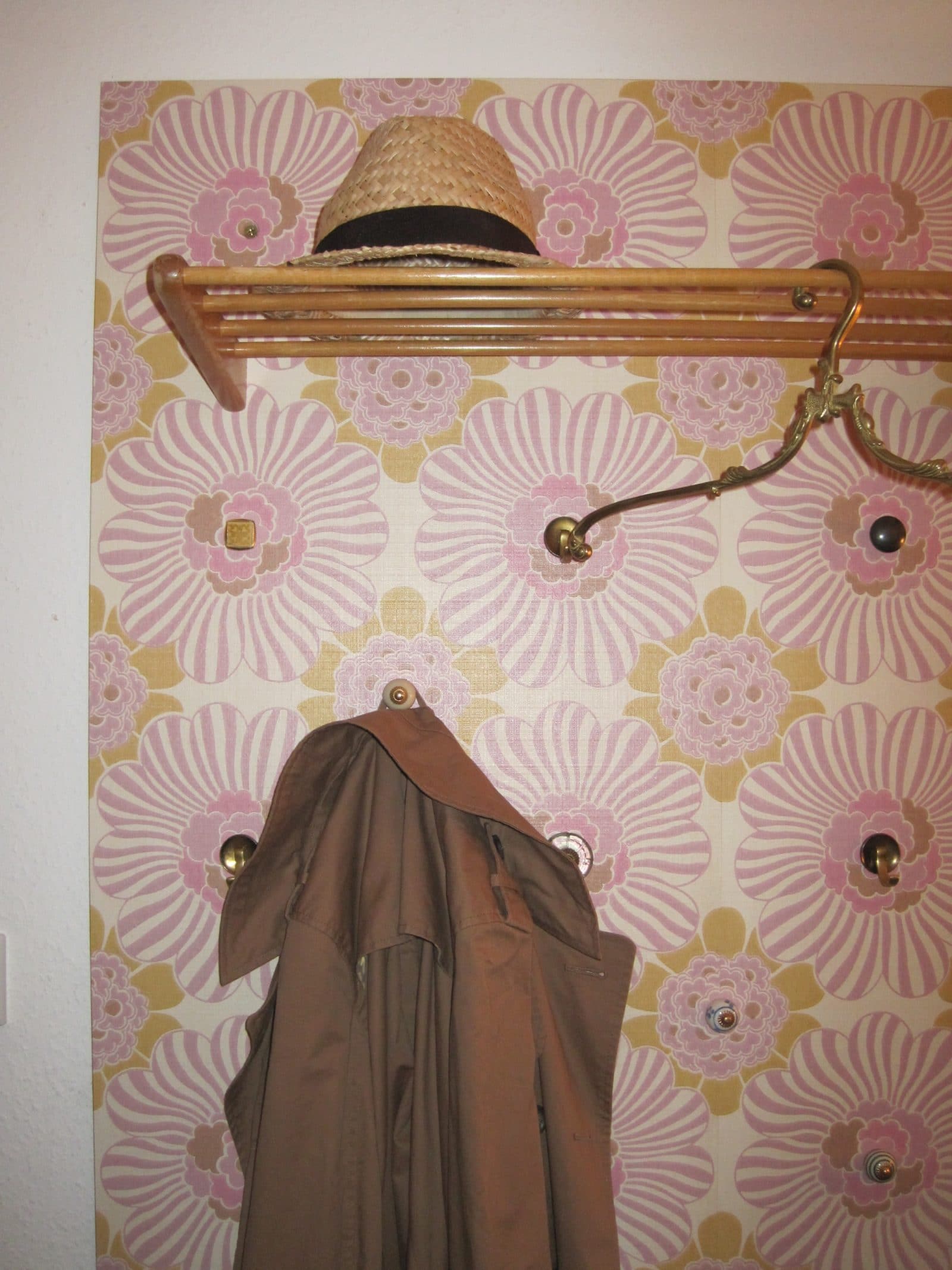 Tapeten-Garderobe