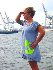 Singer Wettbewerb! -Gewinne eine Singer Nähmaschine- Kleid mit Neondruck