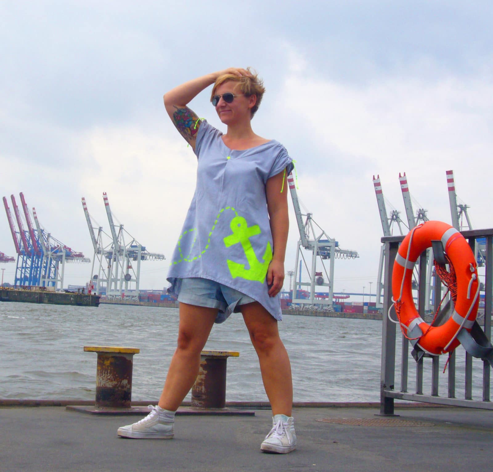 Singer Wettbewerb! -Gewinne eine Singer Nähmaschine- Kleid mit Neondruck