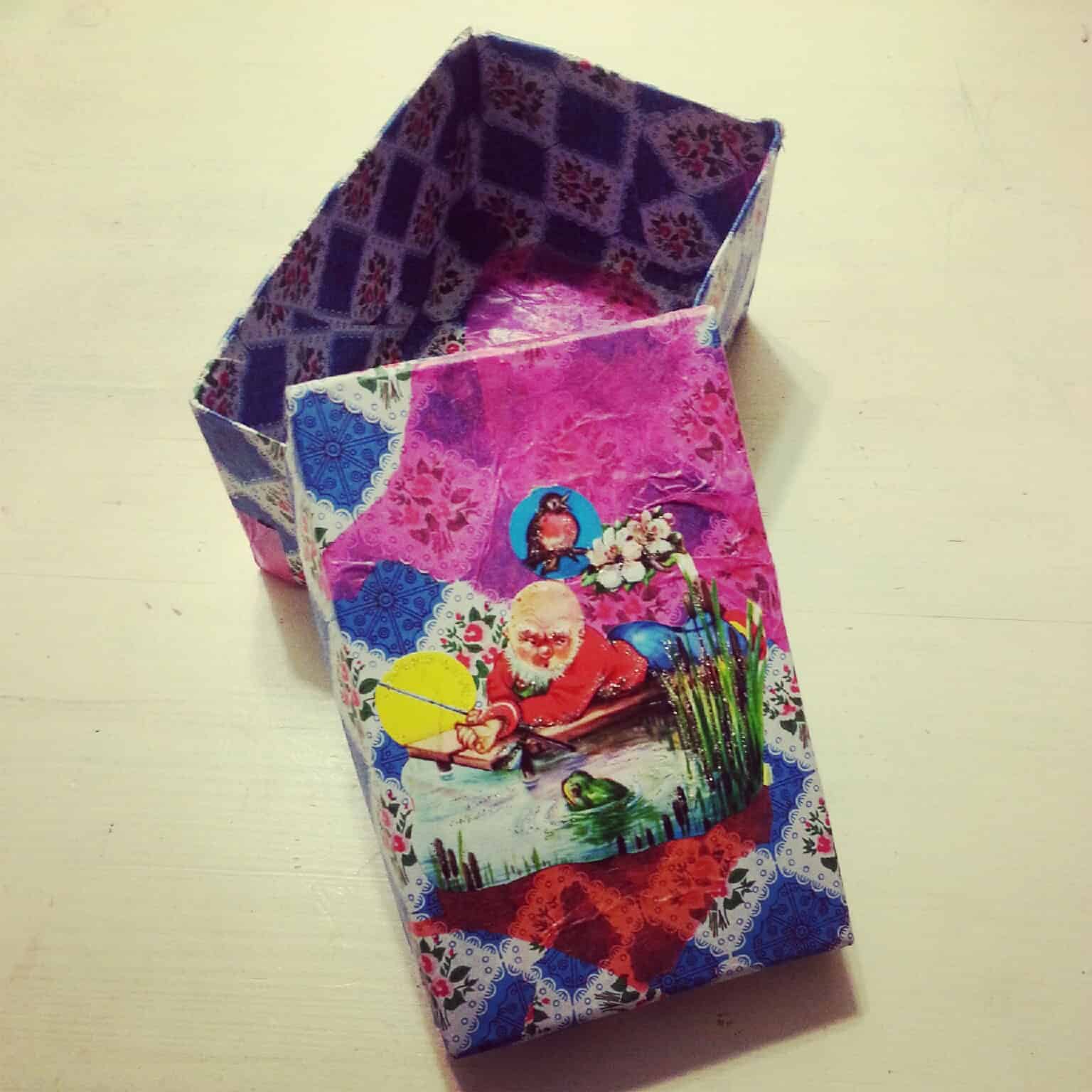 Geschenkkartons kleistern