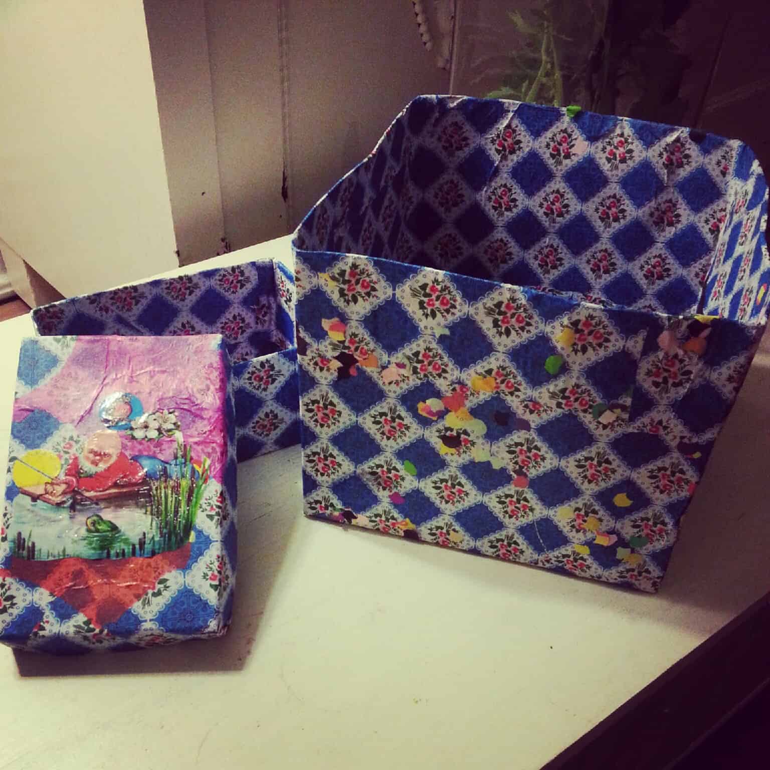Geschenkkartons kleistern