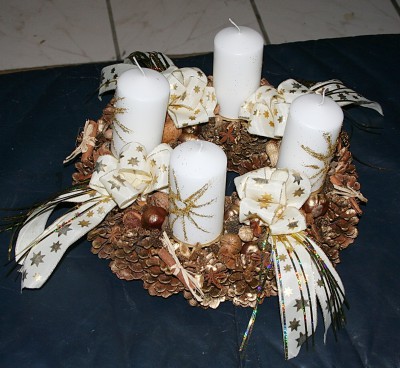 Adventskranz aus Naturmaterialien