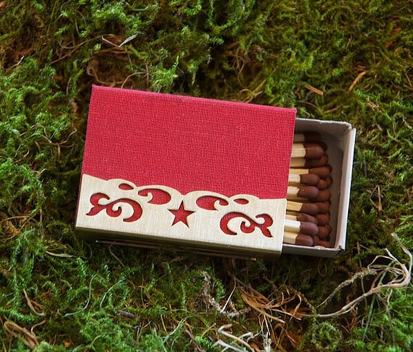 Statt Feuerzeug - Kerzen anzünden mit Stil.