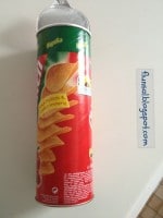 Rasselspielzeug aus einer Chipsdose