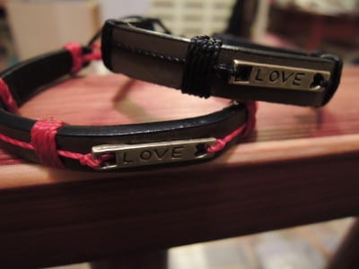 Armband aus recycelten Gürteln Armband aus recycelten Gürteln