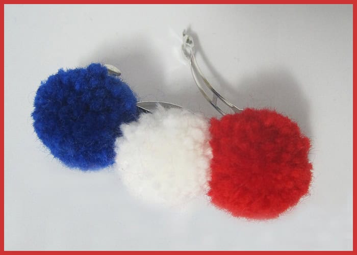 Anhänger und Haarspange aus Pompoms!