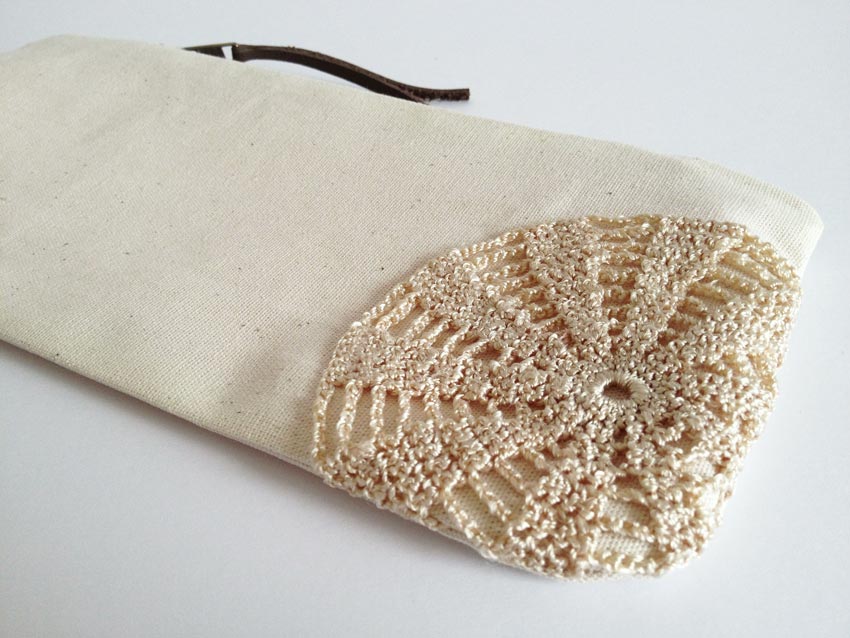 Clutch mit Spitzendeckchen verzieren