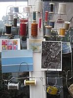 Garnrollen- und Kartenhalter