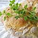 Kartoffelbrot mit grünen Flecken (Kräutern)