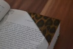 D.I.Y. Anleitung für Buchecken aus Tonzeichenpapier