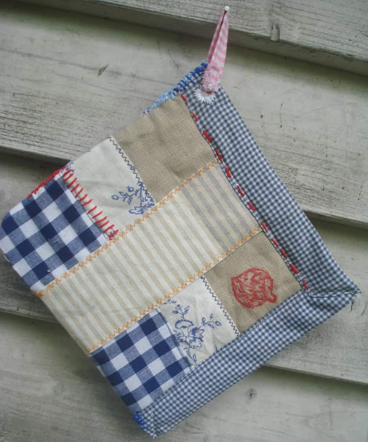 Topflappen aus Stoffresten.
