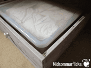 Aufbewahrungs- möglichkeit unter dem Bett!