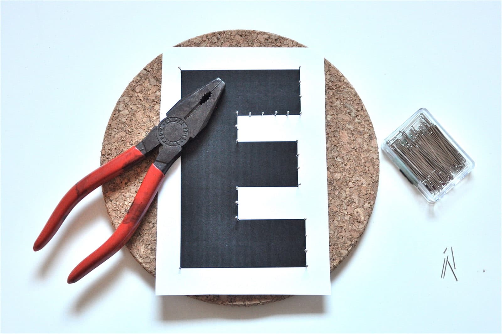 Mini-Ikea-Hack: Monogramme schief gewickelt