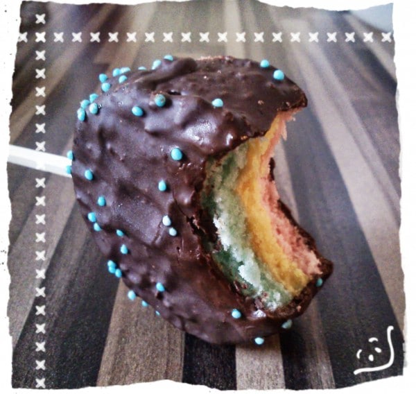Regenbogen Cake Pops