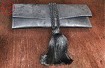 Einfache Clutch mit Riesenquaste