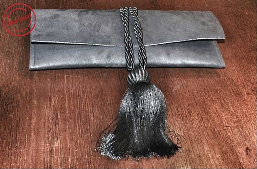 Einfache Clutch mit Riesenquaste