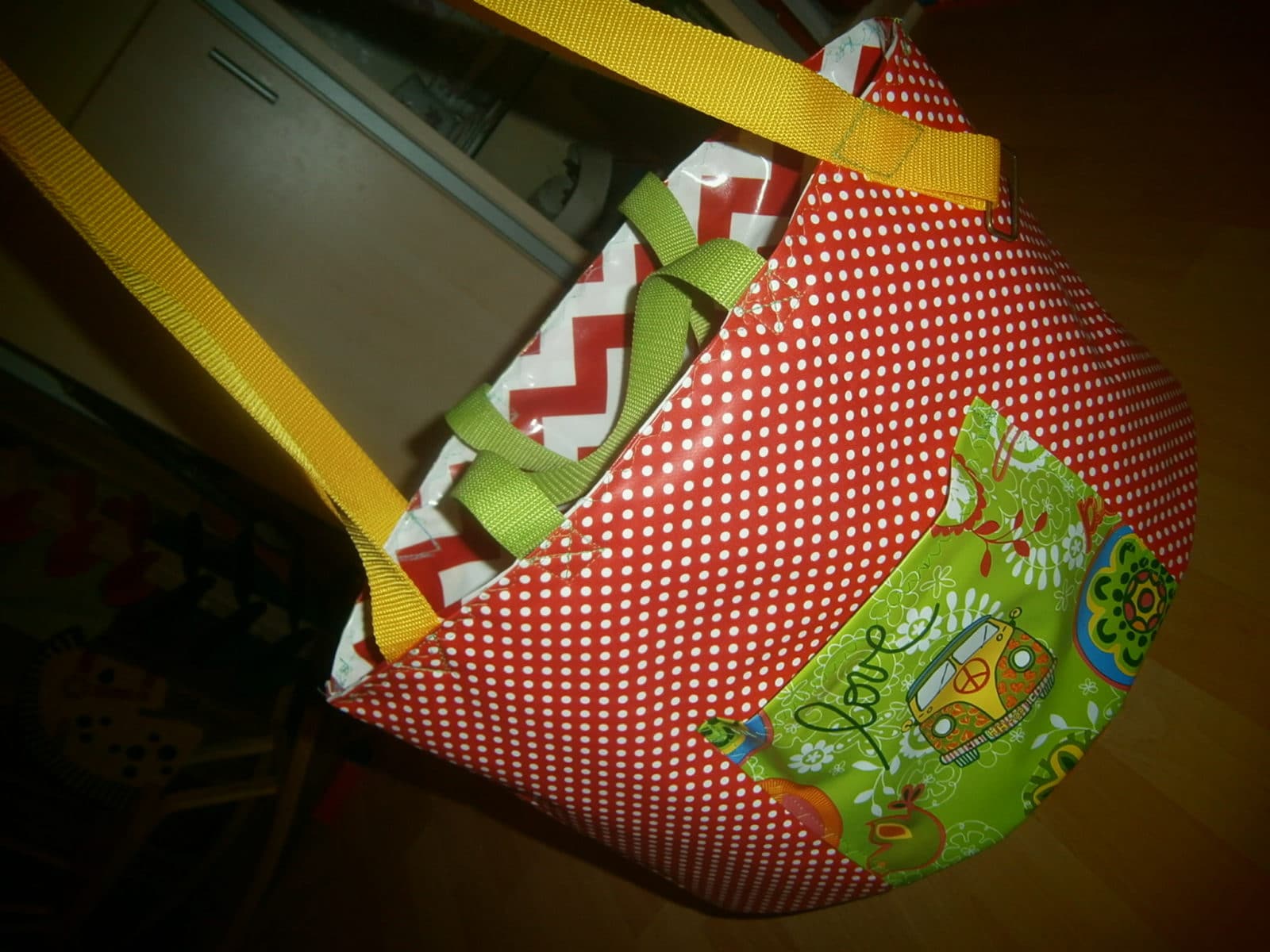 Badetasche LORA aus Wachstuch und laminierten Stoffen