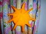 Filzen einer kleinen Sonne