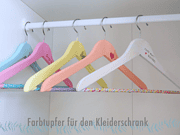 Farbige Kleiderbügel