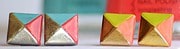 Tolle DIY-Nietenohrringe in bunt und neon!
