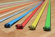 Papierperlen mit Nadelstreifeneffekt.