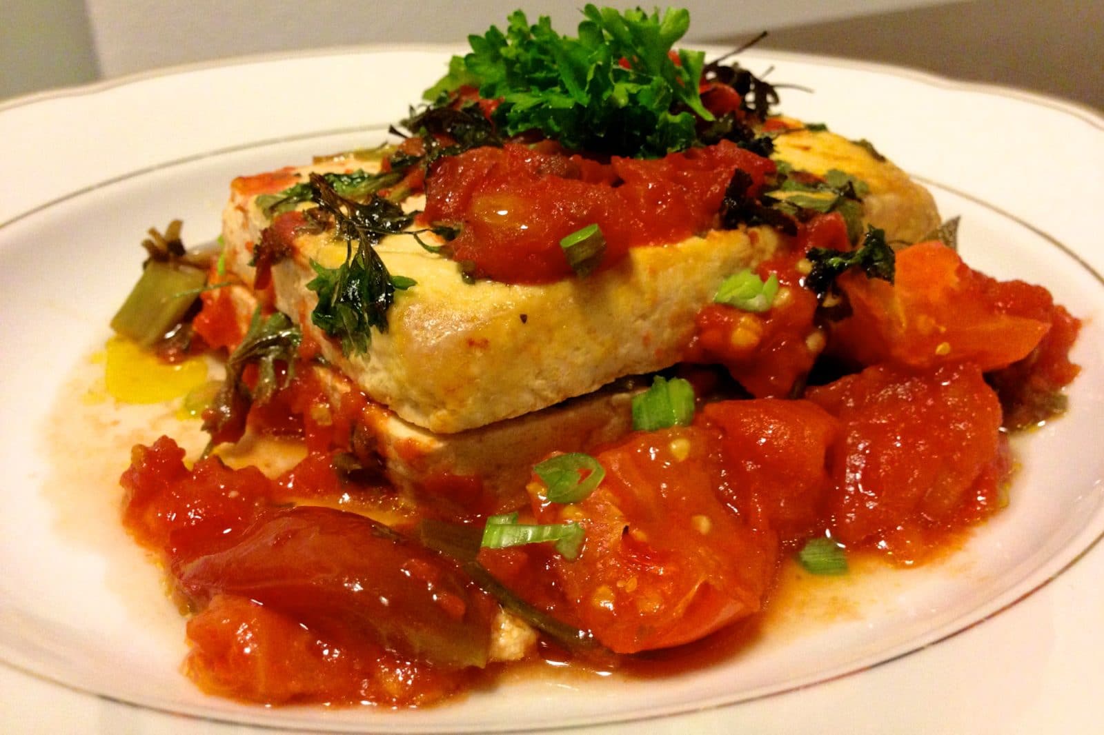 Gegrillt: Tofu mit Kräuter-Tomaten-Salsa - HANDMADE Kultur