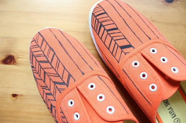 Stoffschuhe bemalen